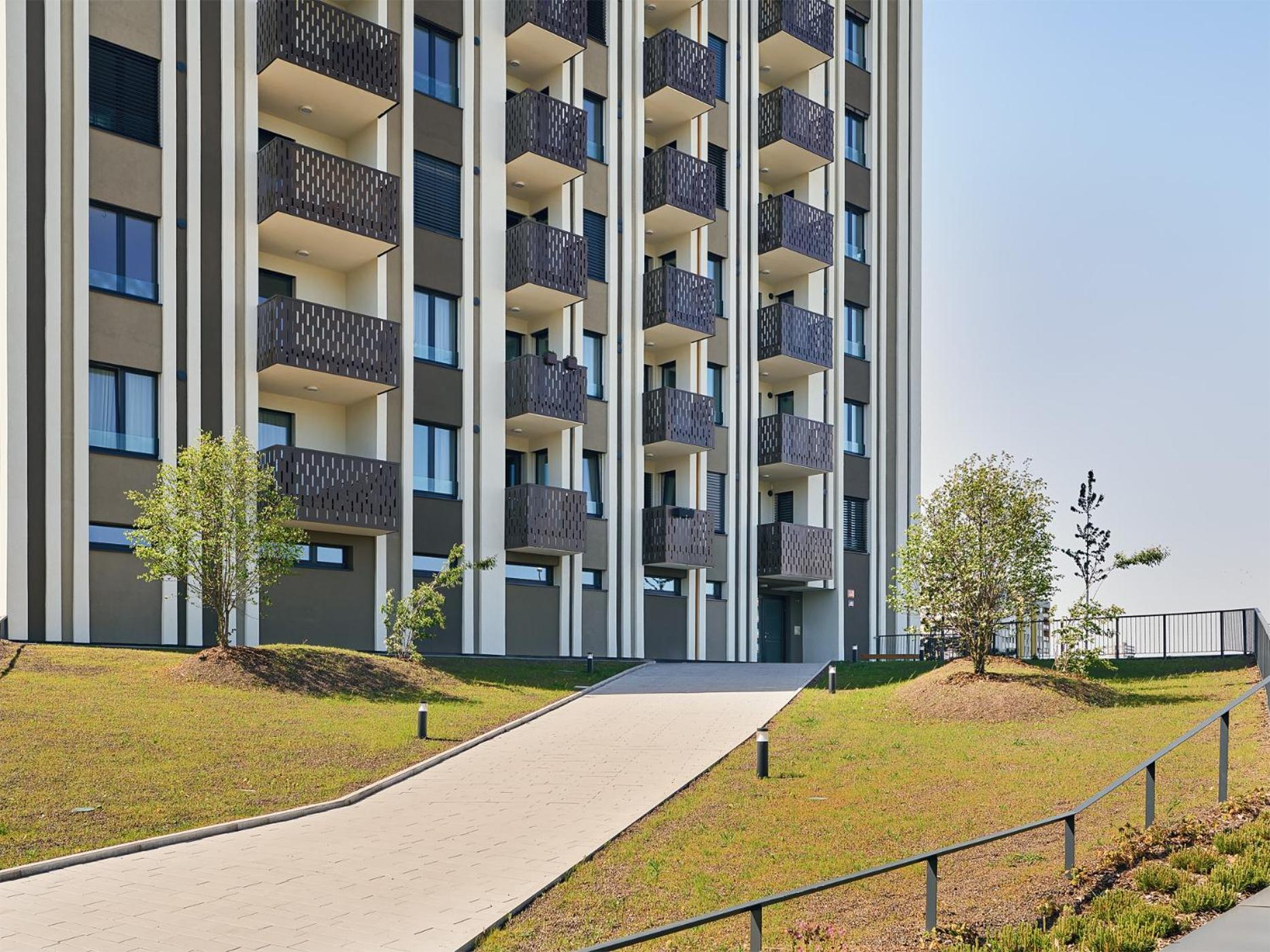 Luxury Sunny Home - Garage Parking, Metro, Balcony, Ps5 With Games Прага Екстер'єр фото